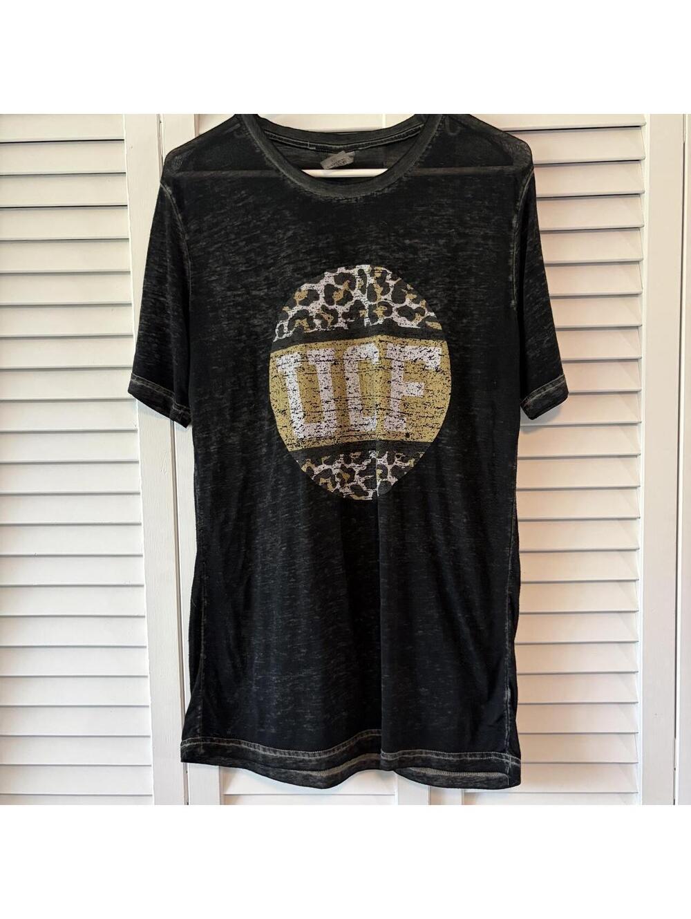 Gameday UFC Women's Black and Grey T shirt L